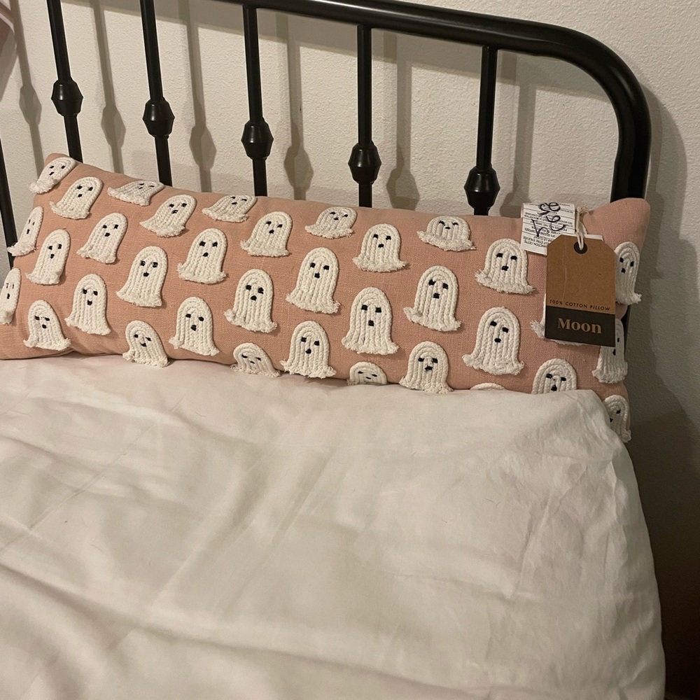 Ghost pillow